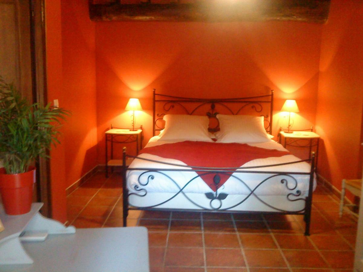 Bed and Breakfast Le Vieux Moulin De Jouques Zewnętrze zdjęcie